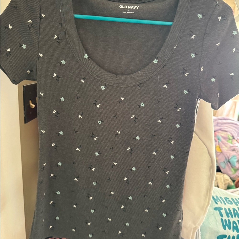 Old Navy Gray Floral T-Shirt